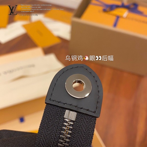 gucciaaa-38682-gallery-75552-ca17956eefd690bf M69535 男士手包|簡約日常|商品實拍視角 03