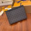 gucciaaa-38682-gallery-75557-4fc144938a638400 M69535 男士手包|簡約日常|商品實拍視角 01