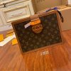 gucciaaa-38689-gallery-75631-d58a7a33ebd43ac2 M69184 手包化妝包|簡約日常|商品實拍視角 01