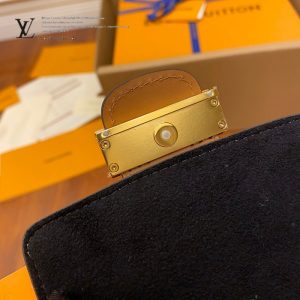 gucciaaa-38690-gallery-75642-c7acae459243bd42 M68621 達芙妮MINI郵差包|簡約日常|簡約日常實拍視角