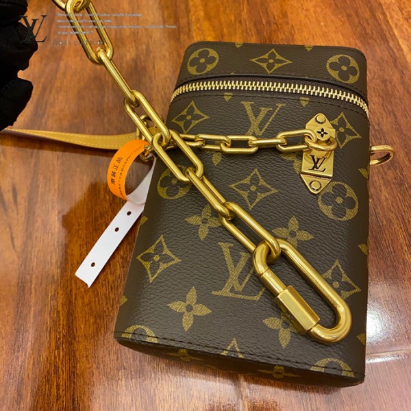gucciaaa-38693-gallery-75686-07f45cf884785160 M44914 手機包|簡約日常|商品實拍視角 02