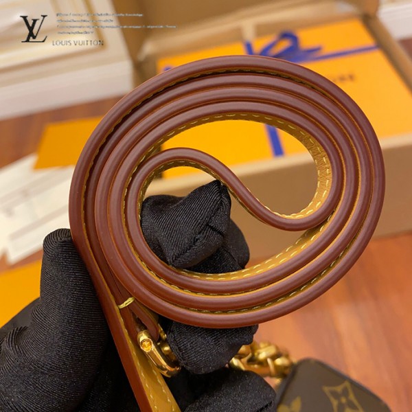 gucciaaa-38693-gallery-75690-5404405a8f62e26f M44914 手機包|簡約日常|商品實拍視角 06