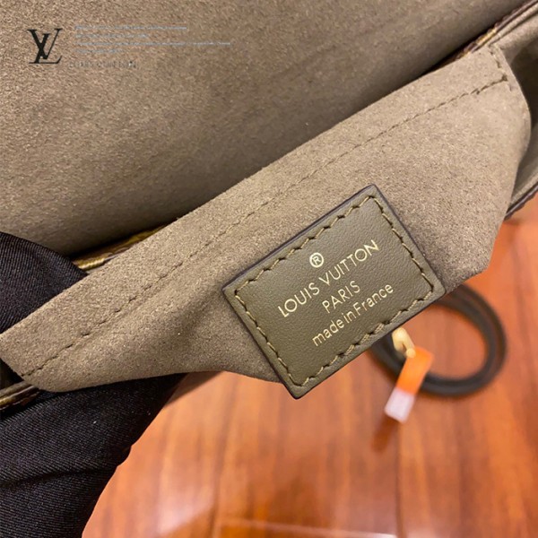 gucciaaa-38696-gallery-75730-7de44e1f30d7b444 M44797 手提斜背包|簡約日常|商品實拍視角 04