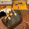 gucciaaa-38702-gallery-75802-afc51b9c3ff871c3 M48813 肩背包|簡約日常|商品實拍視角 01