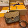 gucciaaa-38713-gallery-75962-b7581ba2026ded96 M41465 拼色郵差包|簡約日常|商品實拍視角 01