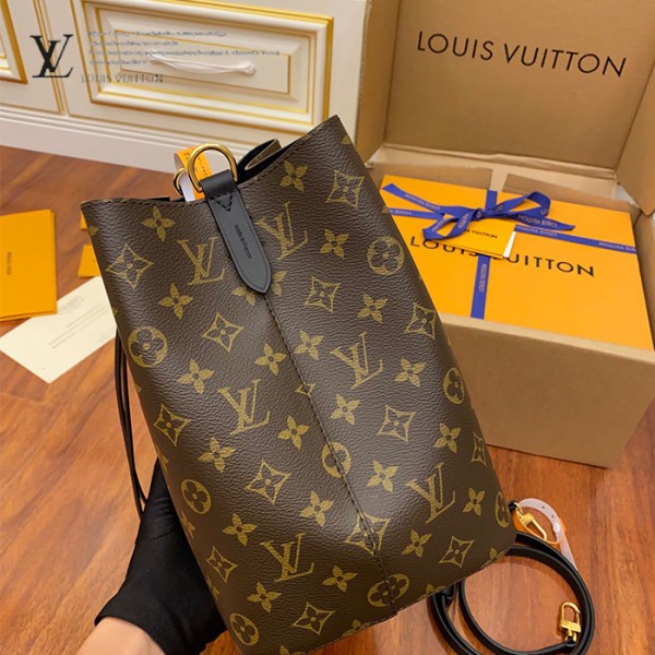 gucciaaa-38715-gallery-76002-718d67ca2c238e1a M44020 女士NOE水桶包|簡約日常|商品實拍視角 11