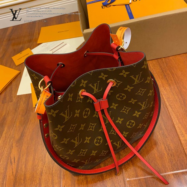 gucciaaa-38716-gallery-76007-168ac0a55bb5abfc M44021 水桶包|簡約日常|商品實拍視角 02