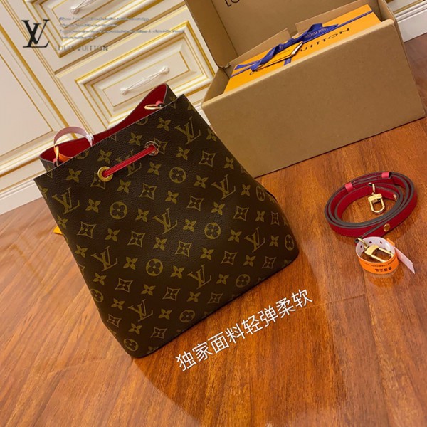 gucciaaa-38716-gallery-76009-c9be6512d075a002 M44021 水桶包|簡約日常|商品實拍視角 04
