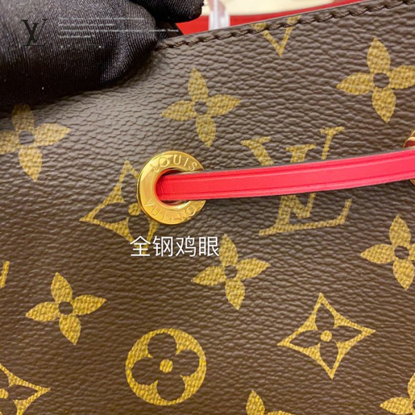 gucciaaa-38716-gallery-76011-b2d88f4662a65d64 M44021 水桶包|簡約日常|商品實拍視角 06