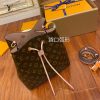 gucciaaa-38717-gallery-76015-0c84082175cc6599 精選 M44022 水桶包|簡約日常|商品實拍視角 02