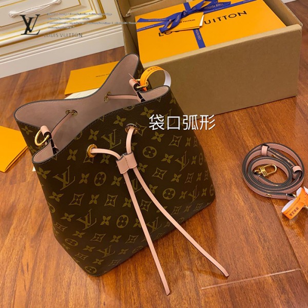 gucciaaa-38717-gallery-76015-0c84082175cc6599 精選 M44022 水桶包|簡約日常|商品實拍視角 02