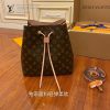 gucciaaa-38717-gallery-76016-64fc018aedffb692 精選 M44022 水桶包|簡約日常|商品實拍視角 01