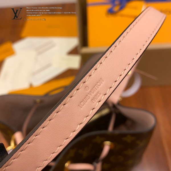 gucciaaa-38717-gallery-76017-7687f5a4b383bbde 精選 M44022 水桶包|簡約日常|商品實拍視角 03