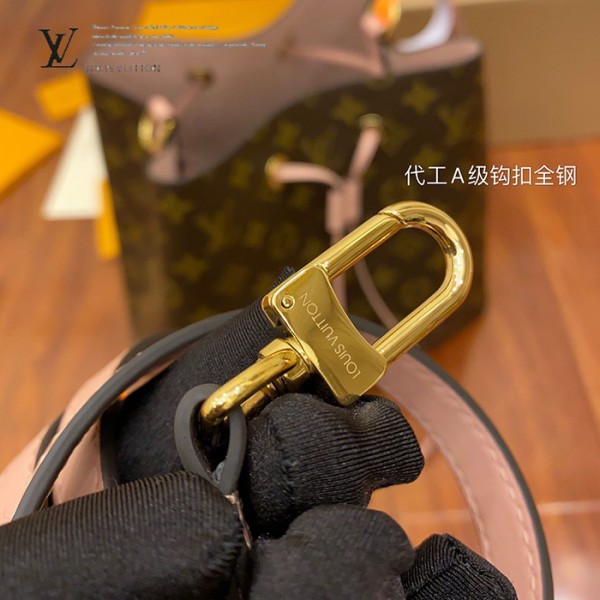 gucciaaa-38717-gallery-76018-c5f7dd5bcf09f993 精選 M44022 水桶包|簡約日常|商品實拍視角 04