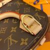gucciaaa-38719-gallery-76033-2e0a764ad3ea987c M53152 ALMA bb 貝殼包|簡約日常|商品實拍視角 03