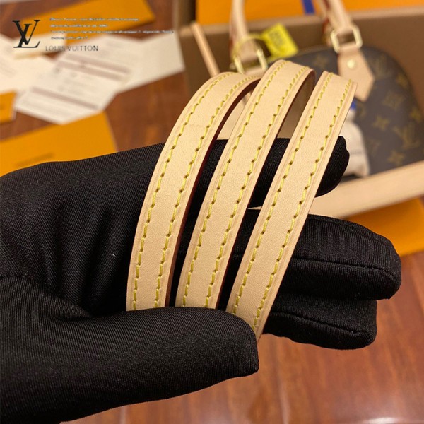 gucciaaa-38719-gallery-76036-ffd6867ae50acba4 M53152 ALMA bb 貝殼包|簡約日常|商品實拍視角 06