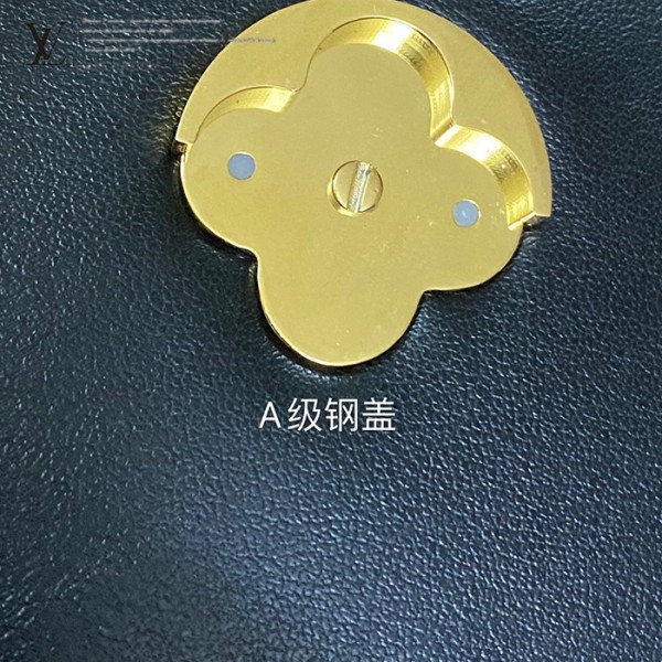 gucciaaa-38720-gallery-76046-2c776e8293dd5cc3 M55948 女士郵差包|簡約日常|商品實拍視角 03