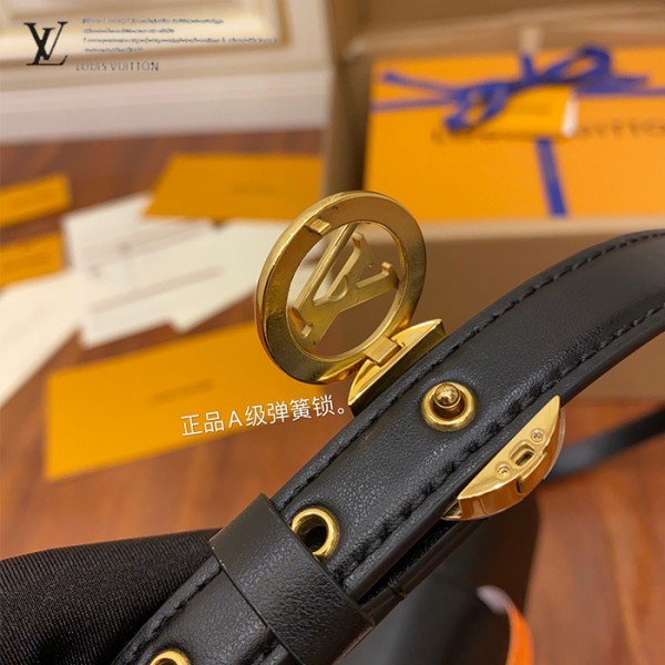 gucciaaa-38720-gallery-76047-5172a9ac5374dbe9 M55948 女士郵差包|簡約日常|商品實拍視角 04