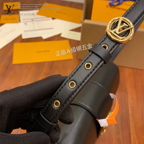 gucciaaa-38720-gallery-76049-a590a0927cb9d722 M55948 女士郵差包|簡約日常|商品實拍視角 06
