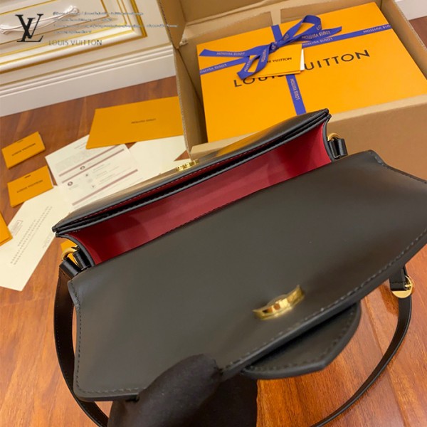 gucciaaa-38720-gallery-76055-2ac4d5e10676d35d M55948 女士郵差包|簡約日常|商品實拍視角 11