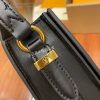 gucciaaa-38720-gallery-76059-18611daac6282d42 M55948 女士郵差包|簡約日常|商品實拍視角 15