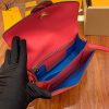 gucciaaa-38721-gallery-76060-d273dead1722c0b4 M55949 女士郵差包|簡約日常|商品實拍視角 02