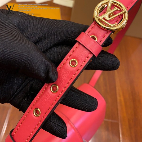 gucciaaa-38721-gallery-76061-c05d5cf282f97da0 M55949 女士郵差包|簡約日常|商品實拍視角 03