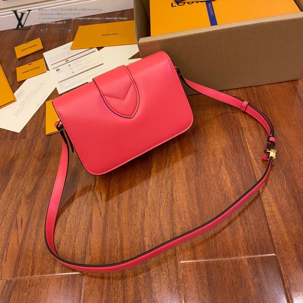 gucciaaa-38721-gallery-76062-be44cfdf2ba8d892 M55949 女士郵差包|簡約日常|商品實拍視角 04