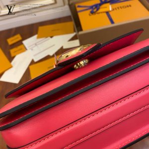gucciaaa-38721-gallery-76063-95a6447dec54a658 M55949 女士郵差包|簡約日常|簡約日常實拍視角