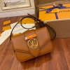 gucciaaa-38723-gallery-76102-adb802f8b7504f8d M55952 LV正品級女士郵差包